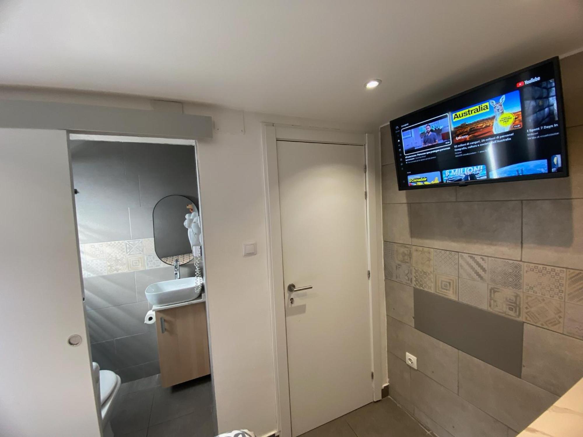 Suites Nuevas Con Bano Privado Frente Al Metro St Mwc Barcelona-Fira L'Hospitalet de Llobregat Eksteriør bilde