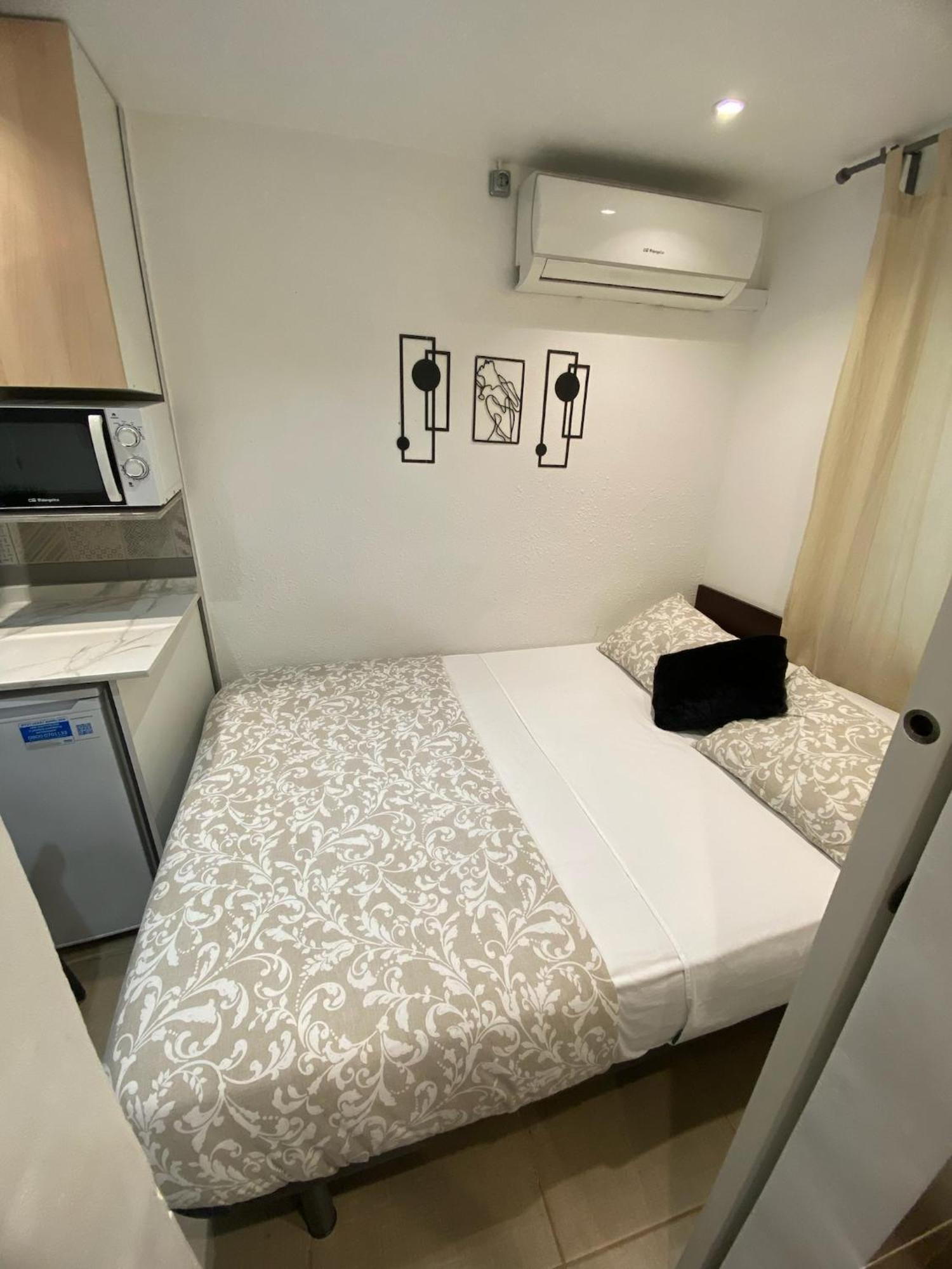 Suites Nuevas Con Bano Privado Frente Al Metro St Mwc Barcelona-Fira L'Hospitalet de Llobregat Eksteriør bilde