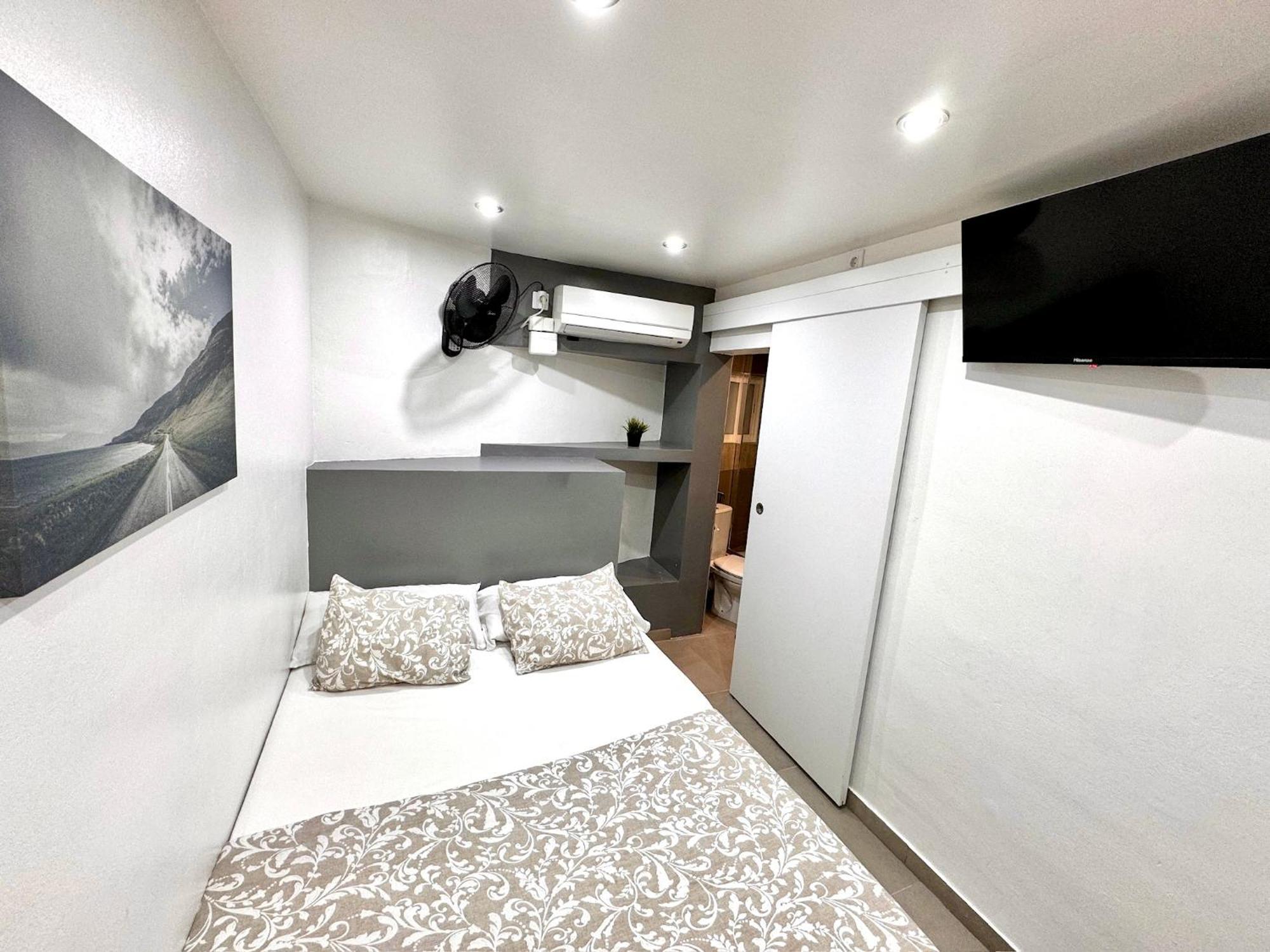 Suites Nuevas Con Bano Privado Frente Al Metro St Mwc Barcelona-Fira L'Hospitalet de Llobregat Eksteriør bilde