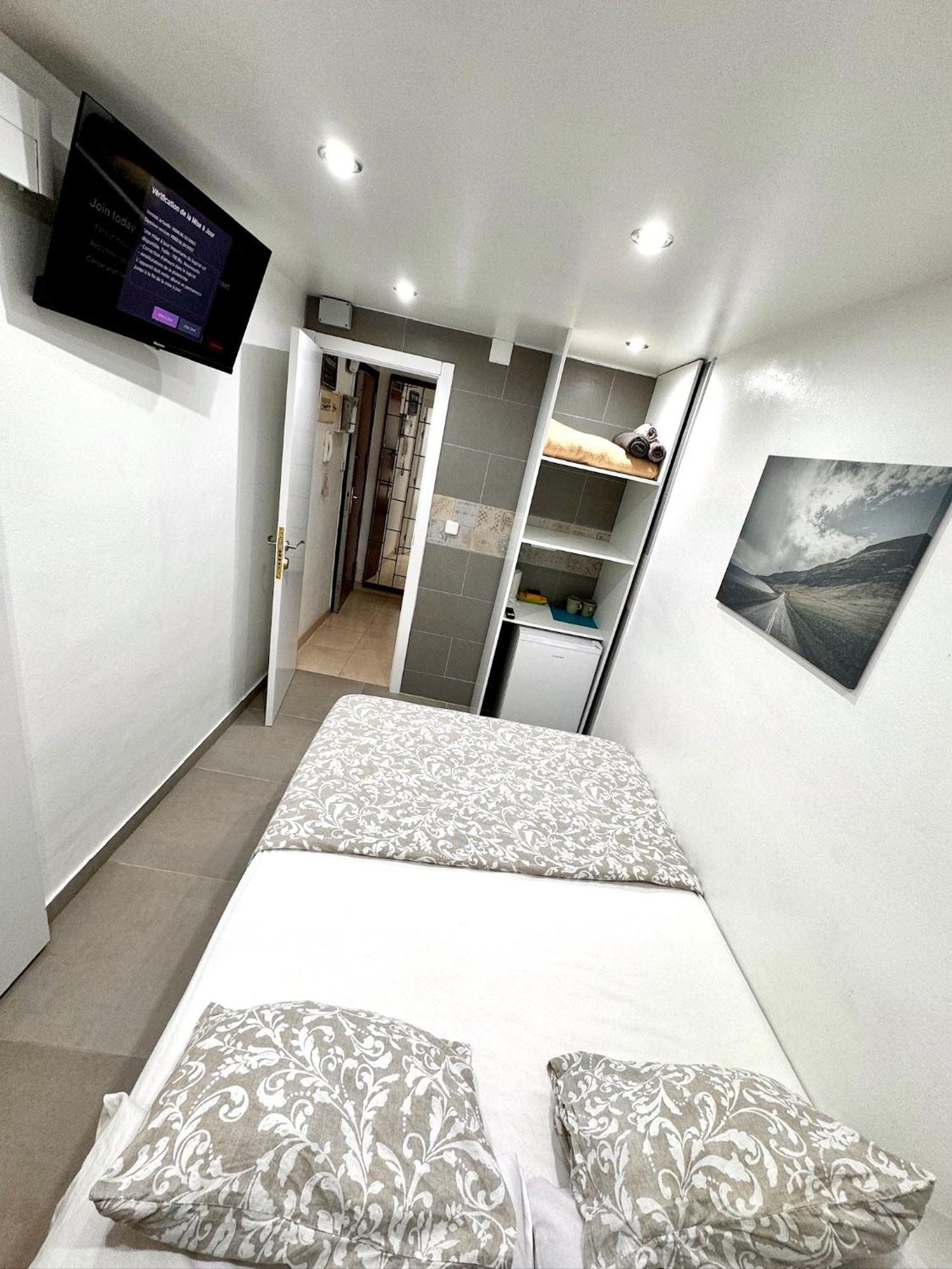 Suites Nuevas Con Bano Privado Frente Al Metro St Mwc Barcelona-Fira L'Hospitalet de Llobregat Eksteriør bilde