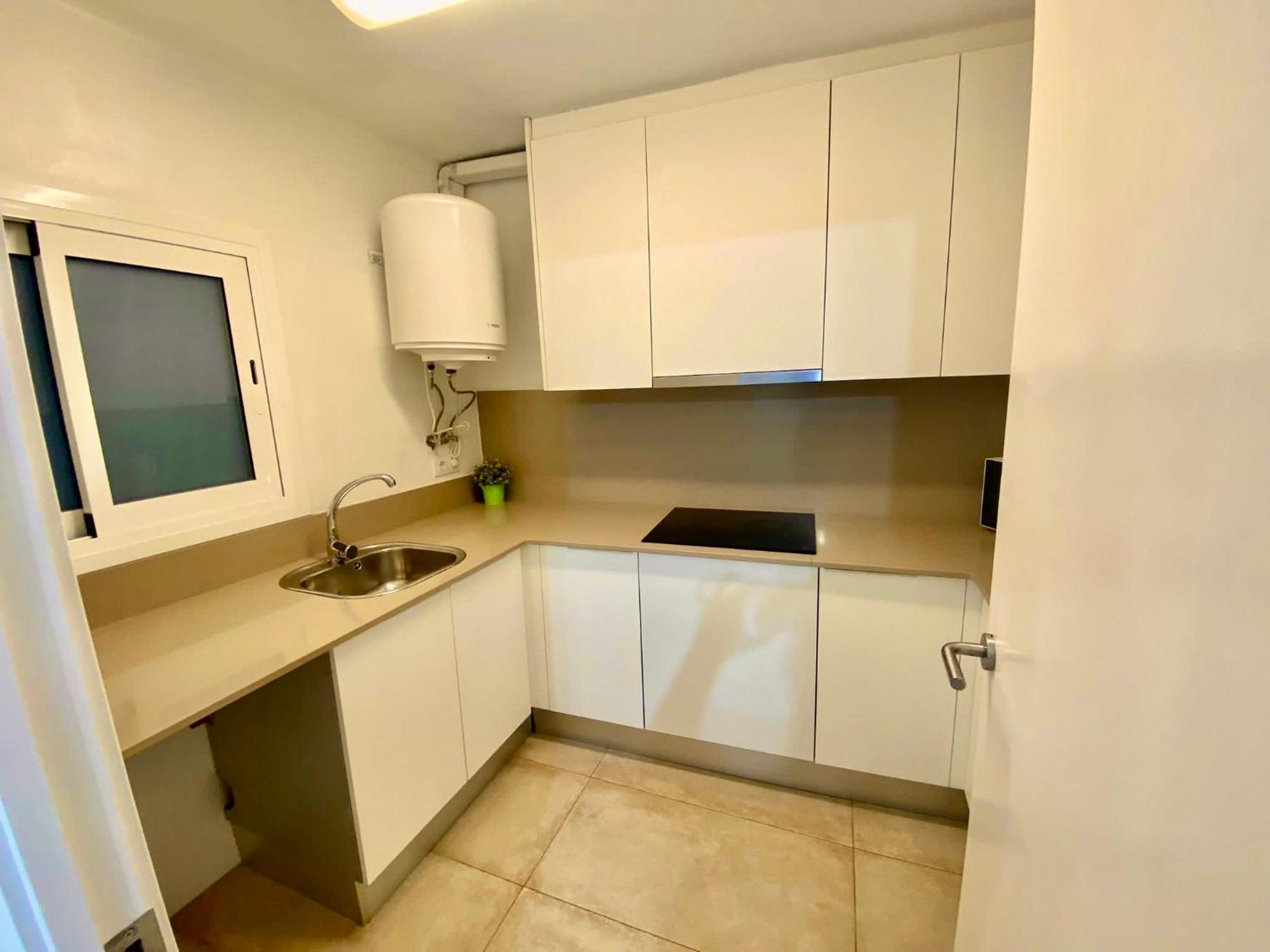 Suites Nuevas Con Bano Privado Frente Al Metro St Mwc Barcelona-Fira L'Hospitalet de Llobregat Eksteriør bilde
