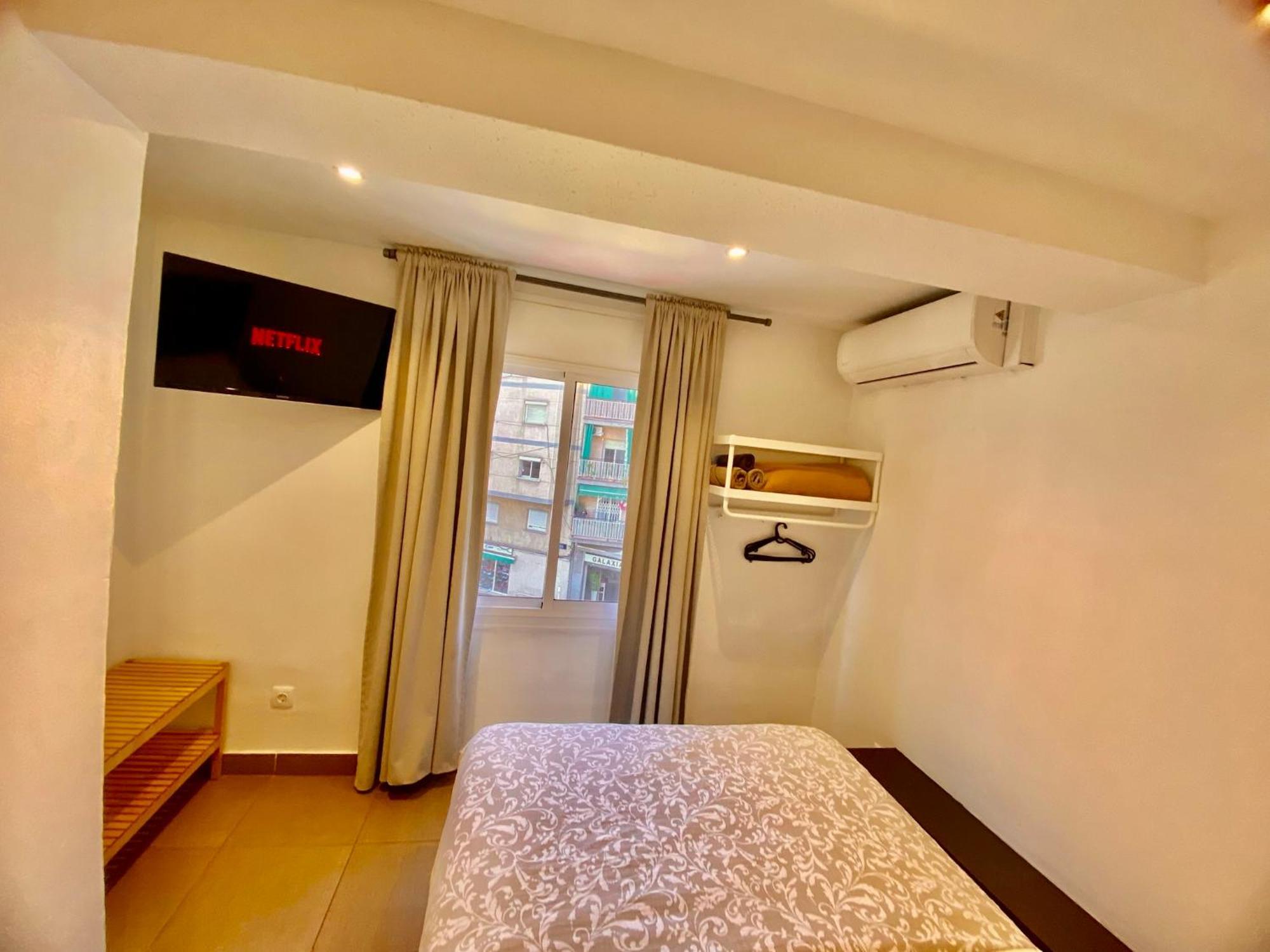 Suites Nuevas Con Bano Privado Frente Al Metro St Mwc Barcelona-Fira L'Hospitalet de Llobregat Eksteriør bilde