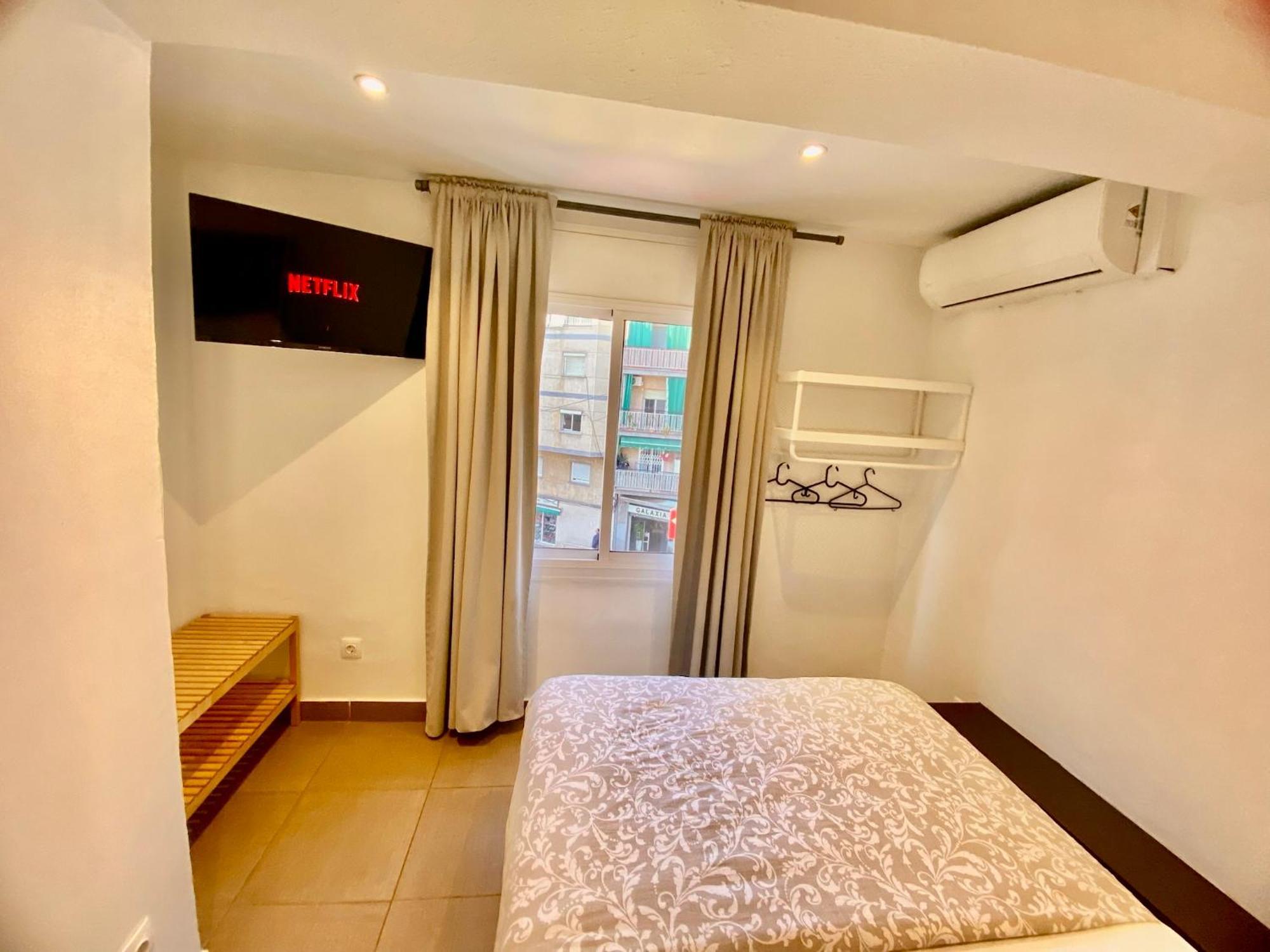 Suites Nuevas Con Bano Privado Frente Al Metro St Mwc Barcelona-Fira L'Hospitalet de Llobregat Eksteriør bilde