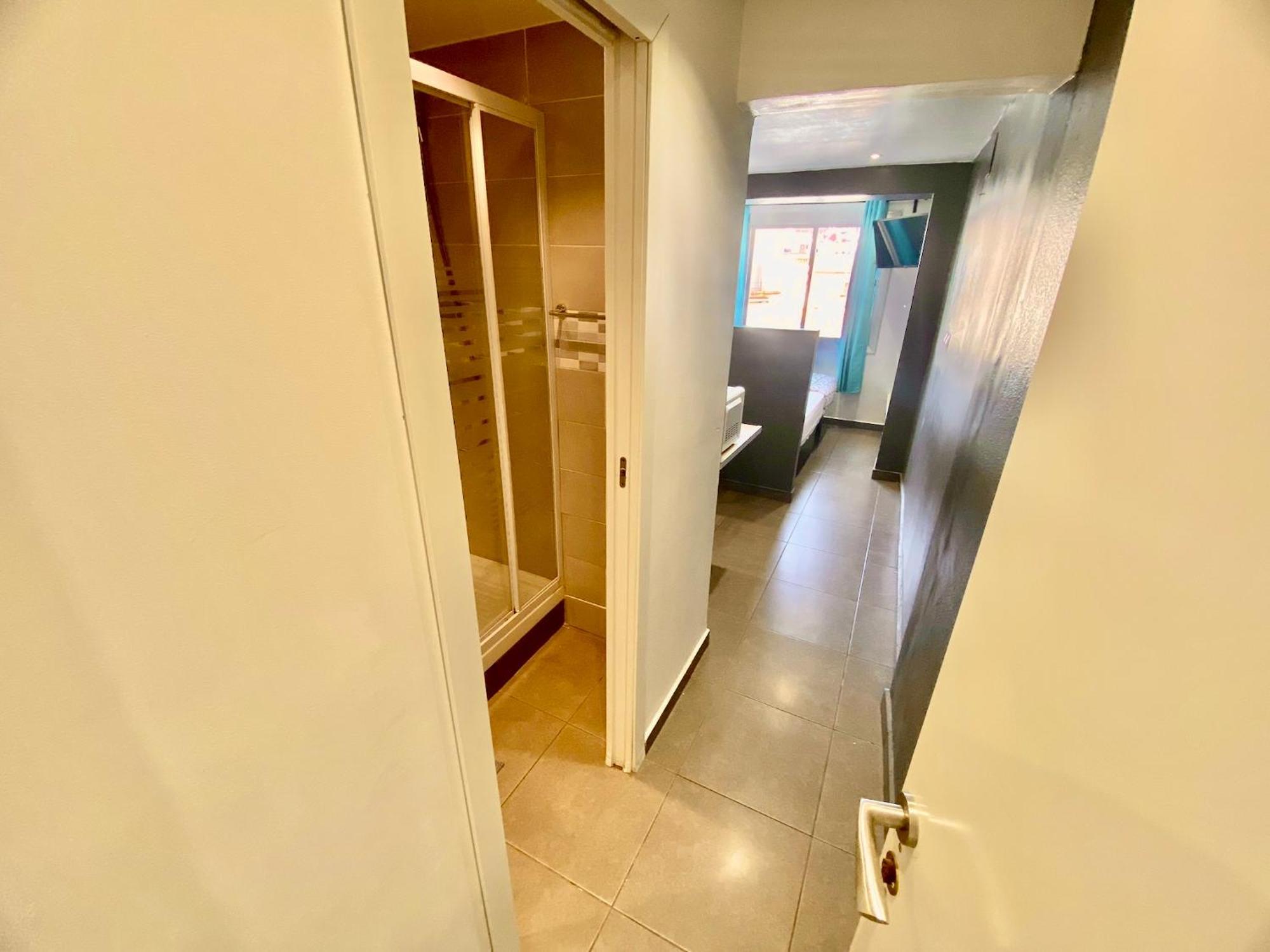 Suites Nuevas Con Bano Privado Frente Al Metro St Mwc Barcelona-Fira L'Hospitalet de Llobregat Eksteriør bilde