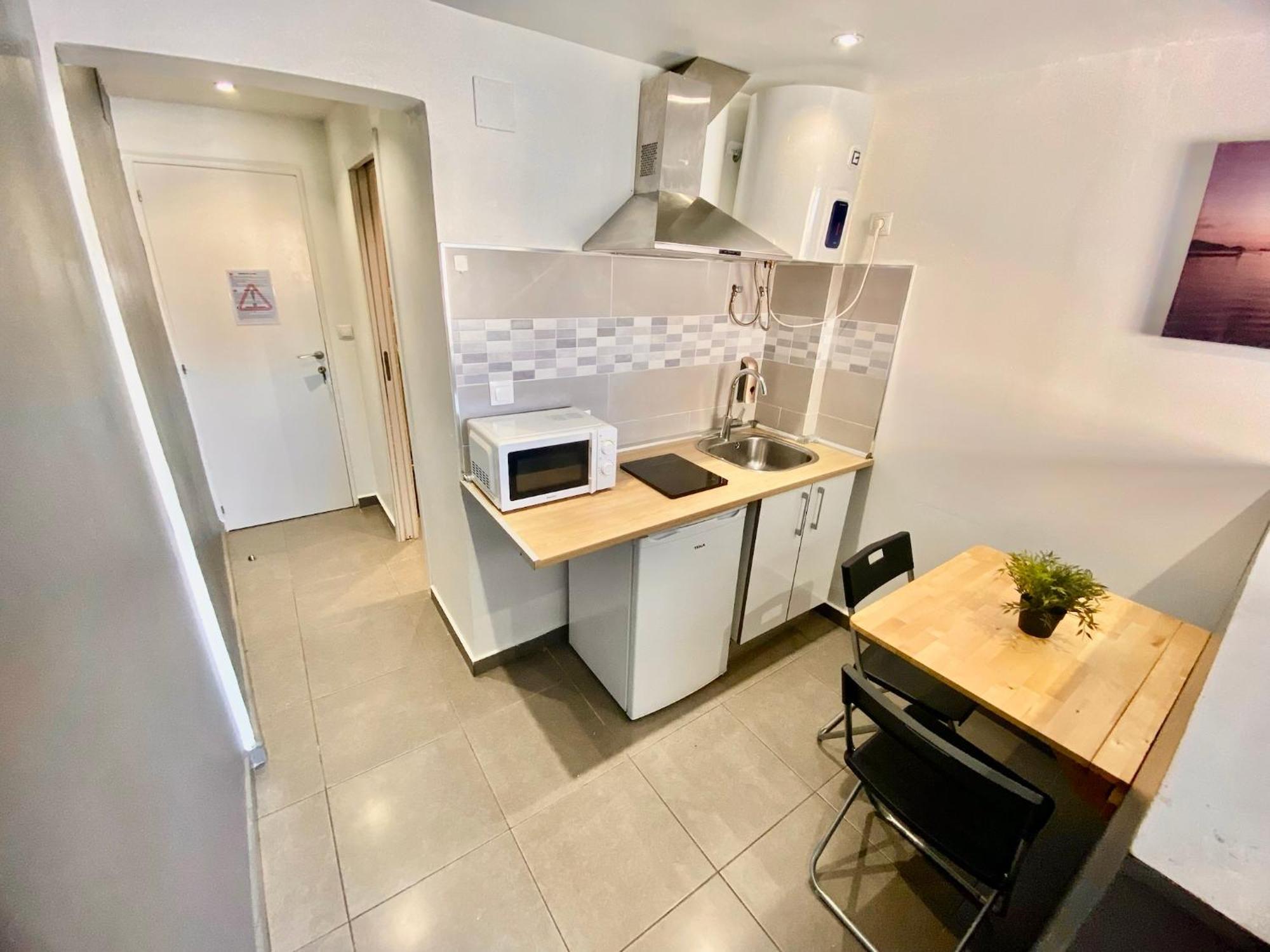 Suites Nuevas Con Bano Privado Frente Al Metro St Mwc Barcelona-Fira L'Hospitalet de Llobregat Eksteriør bilde