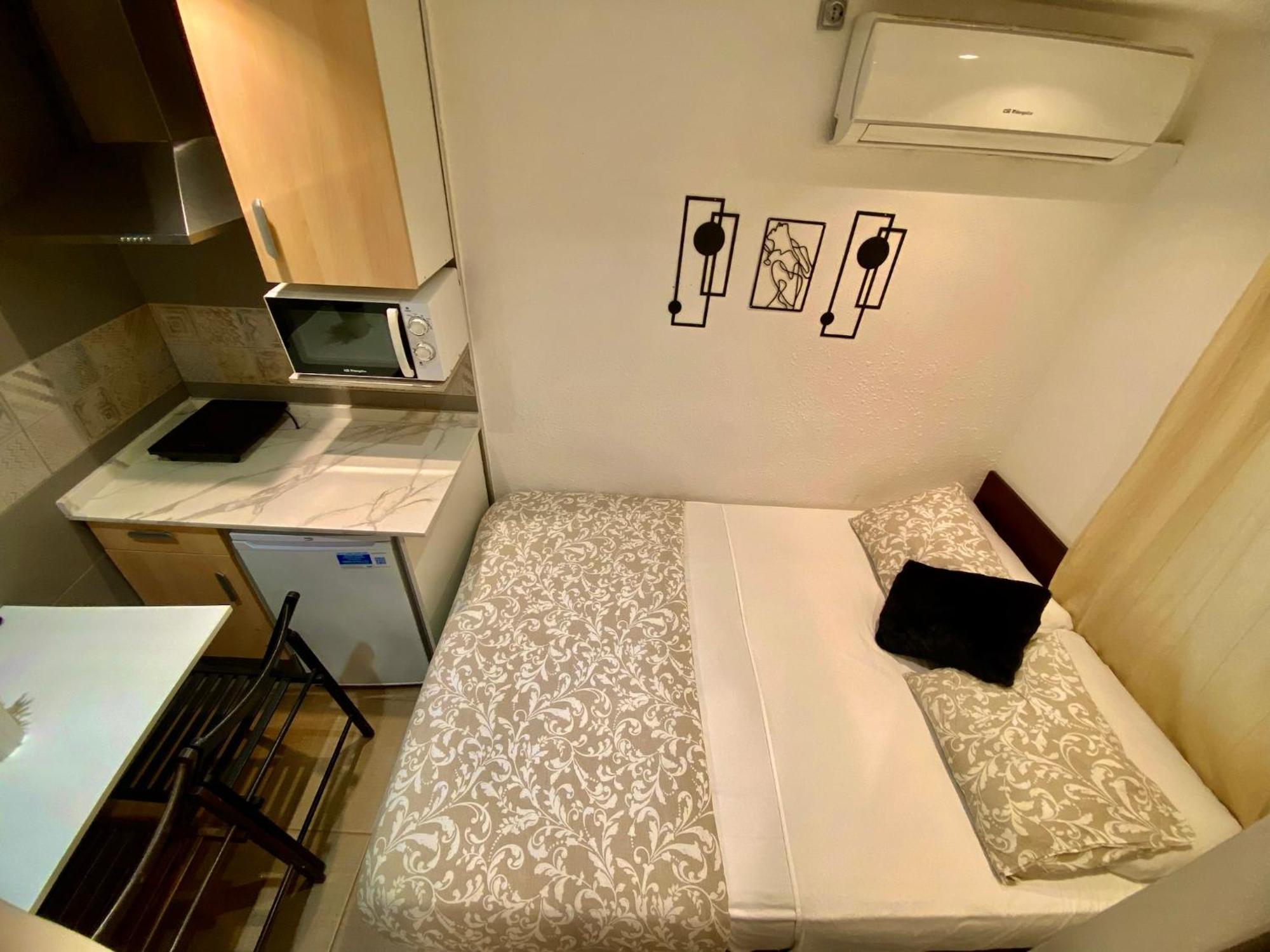 Suites Nuevas Con Bano Privado Frente Al Metro St Mwc Barcelona-Fira L'Hospitalet de Llobregat Eksteriør bilde