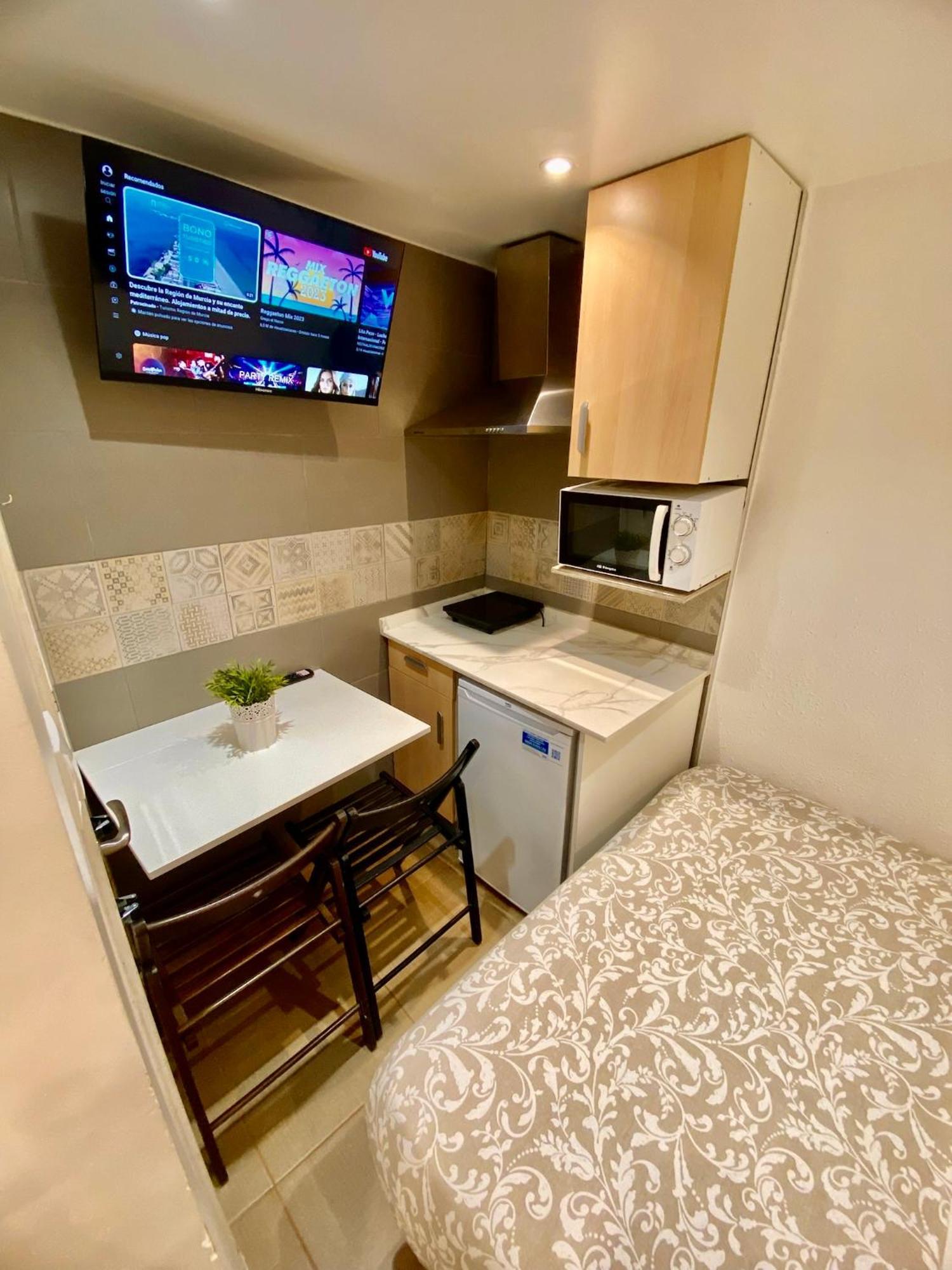 Suites Nuevas Con Bano Privado Frente Al Metro St Mwc Barcelona-Fira L'Hospitalet de Llobregat Eksteriør bilde