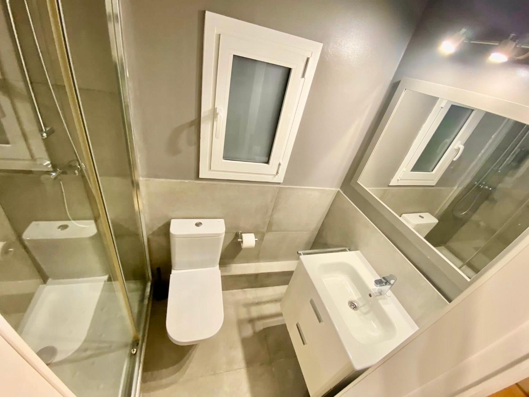 Suites Nuevas Con Bano Privado Frente Al Metro St Mwc Barcelona-Fira L'Hospitalet de Llobregat Eksteriør bilde