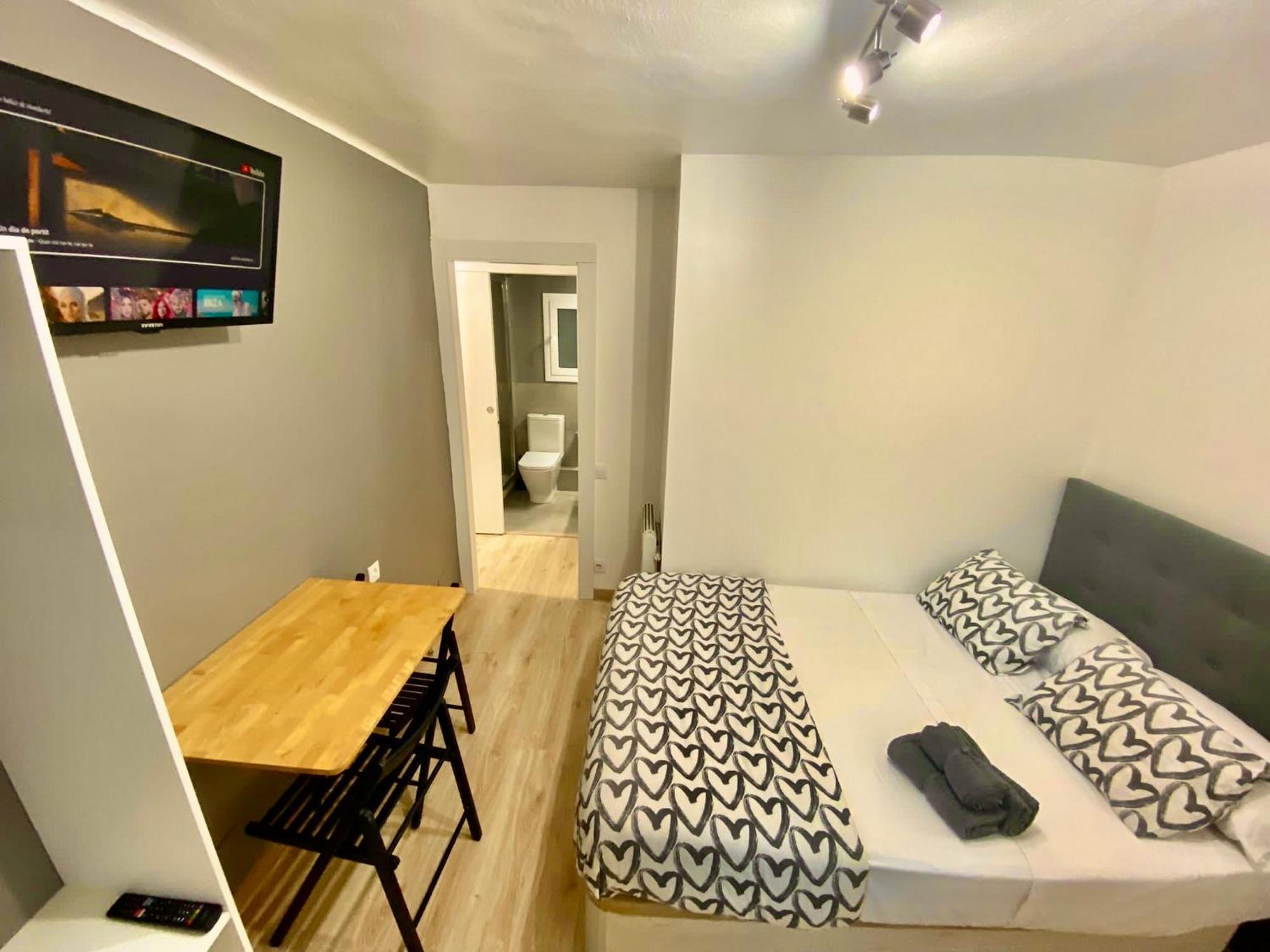Suites Nuevas Con Bano Privado Frente Al Metro St Mwc Barcelona-Fira L'Hospitalet de Llobregat Eksteriør bilde