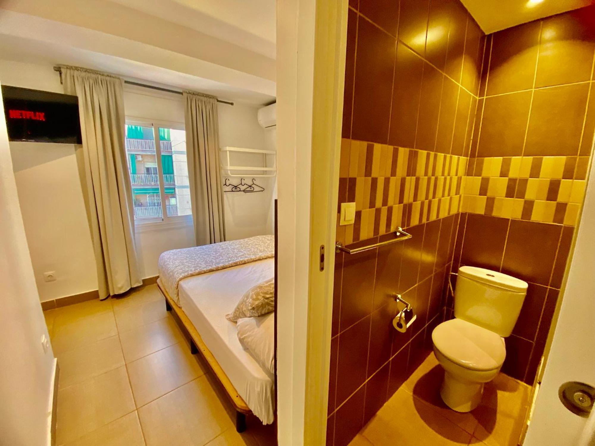 Suites Nuevas Con Bano Privado Frente Al Metro St Mwc Barcelona-Fira L'Hospitalet de Llobregat Eksteriør bilde