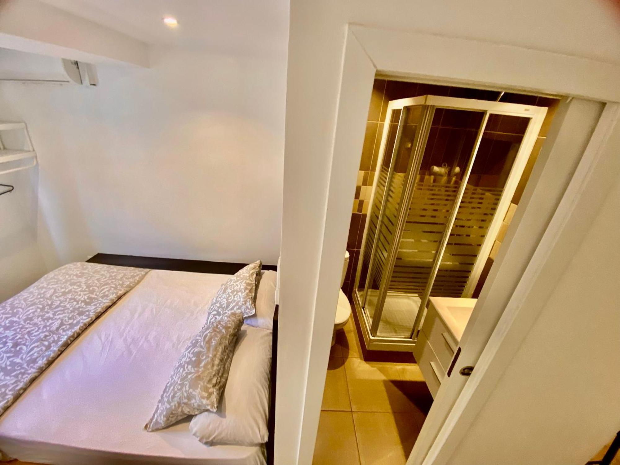 Suites Nuevas Con Bano Privado Frente Al Metro St Mwc Barcelona-Fira L'Hospitalet de Llobregat Eksteriør bilde