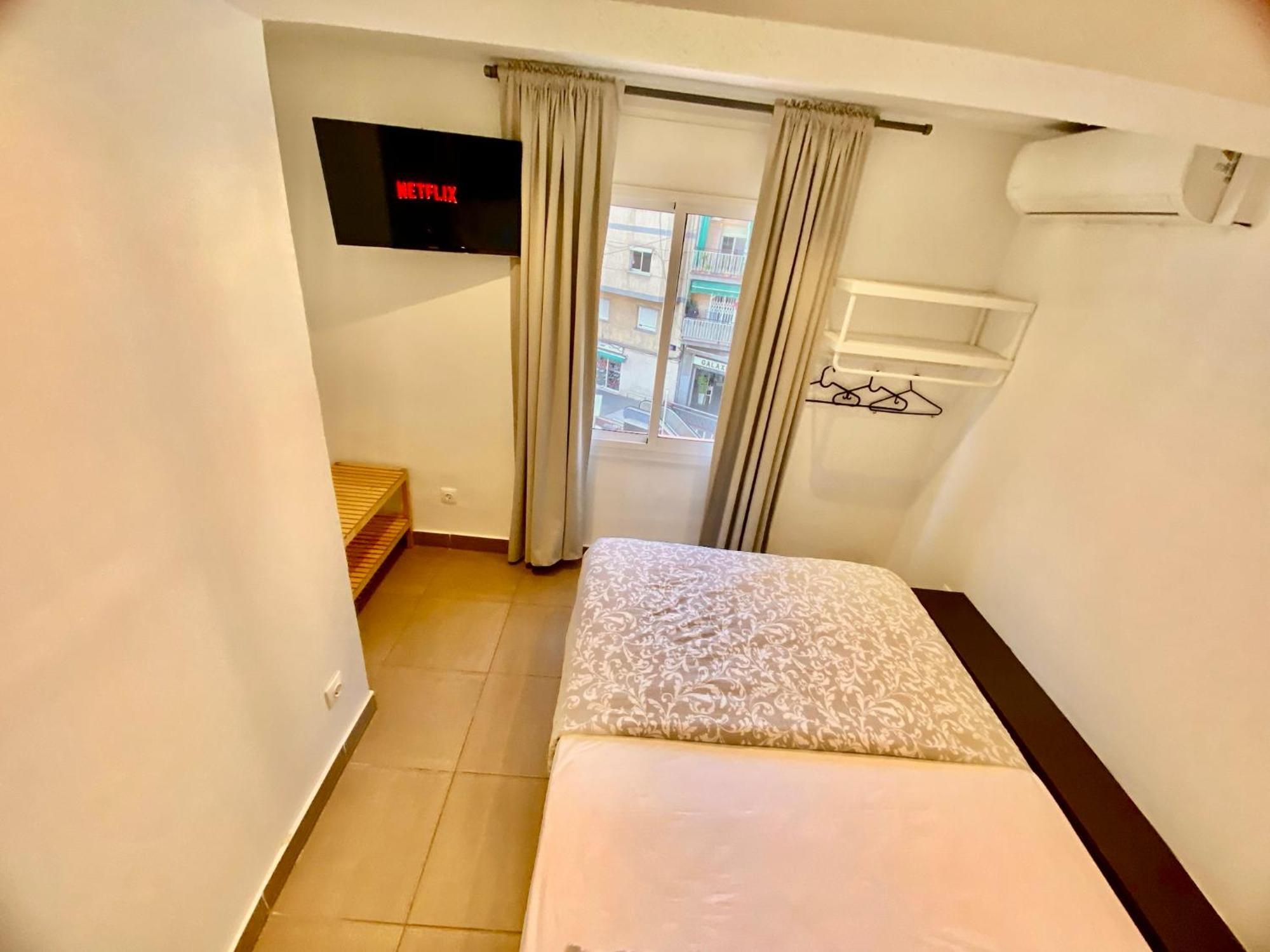 Suites Nuevas Con Bano Privado Frente Al Metro St Mwc Barcelona-Fira L'Hospitalet de Llobregat Eksteriør bilde