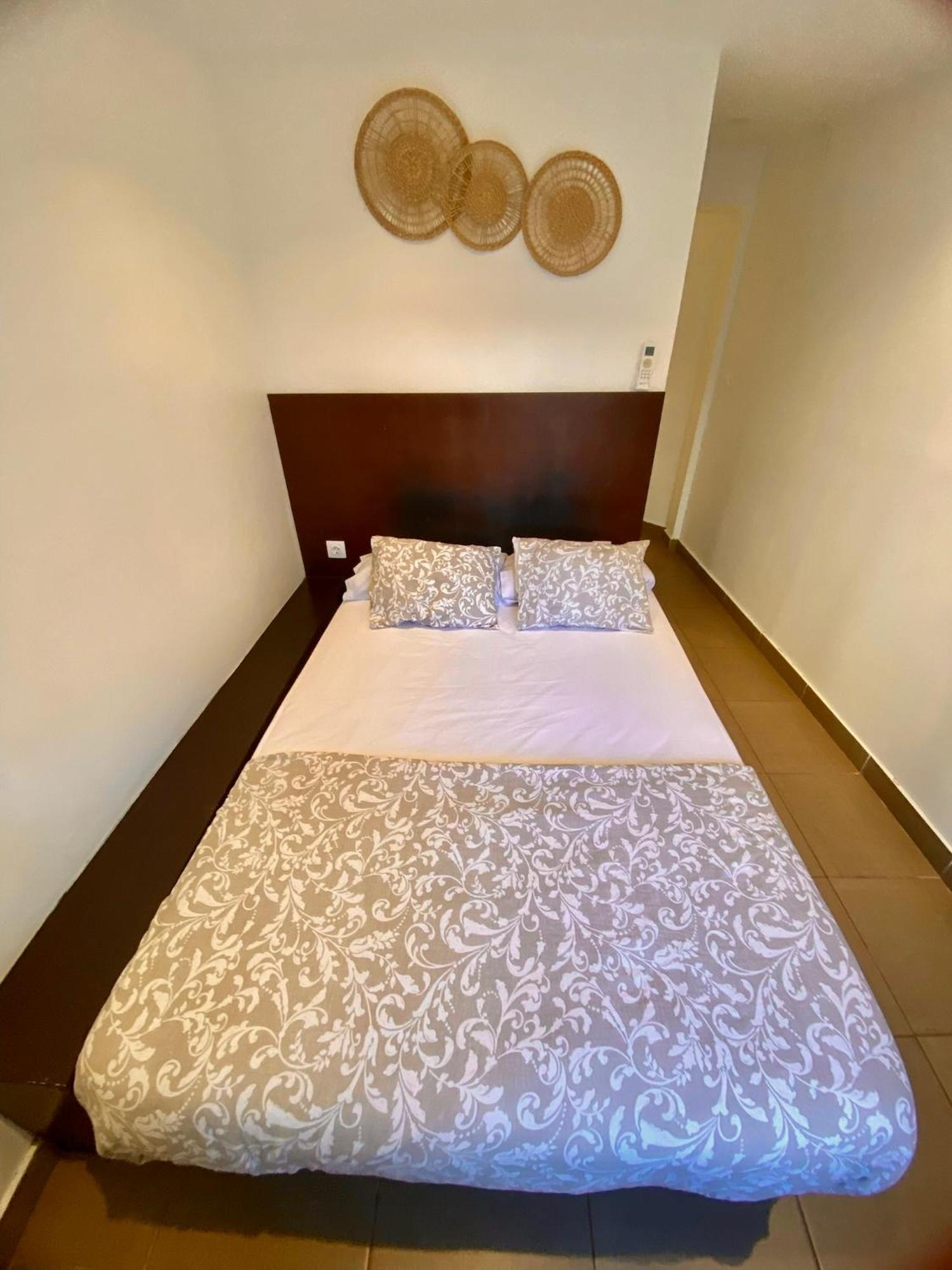 Suites Nuevas Con Bano Privado Frente Al Metro St Mwc Barcelona-Fira L'Hospitalet de Llobregat Eksteriør bilde