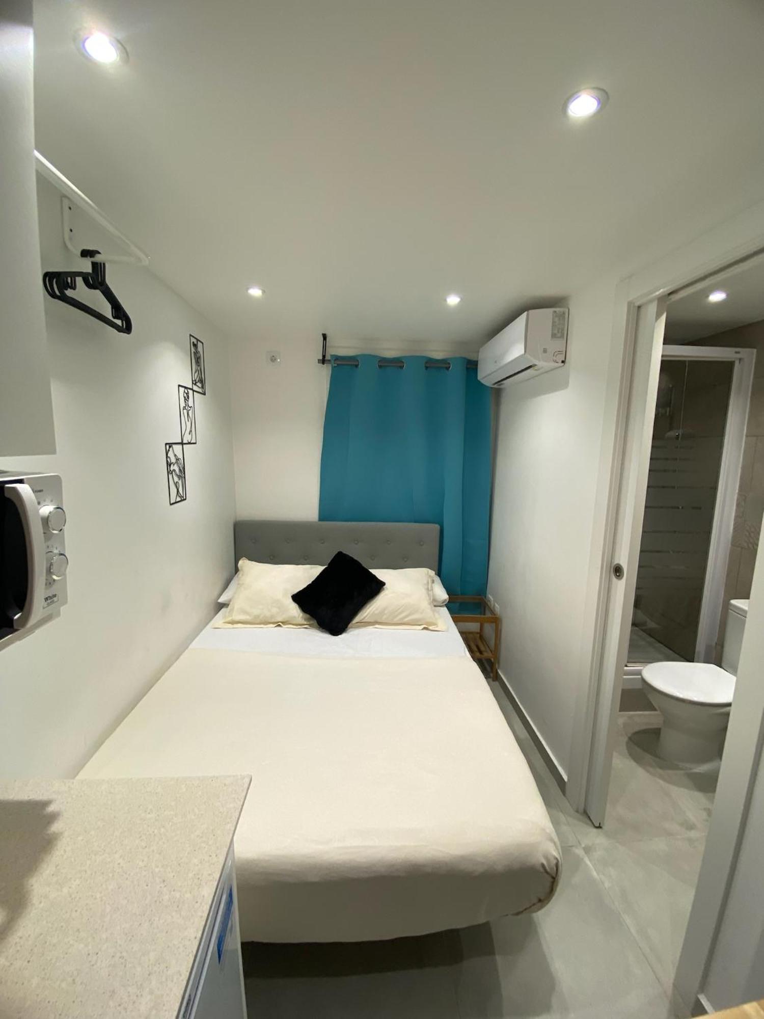 Suites Nuevas Con Bano Privado Frente Al Metro St Mwc Barcelona-Fira L'Hospitalet de Llobregat Eksteriør bilde