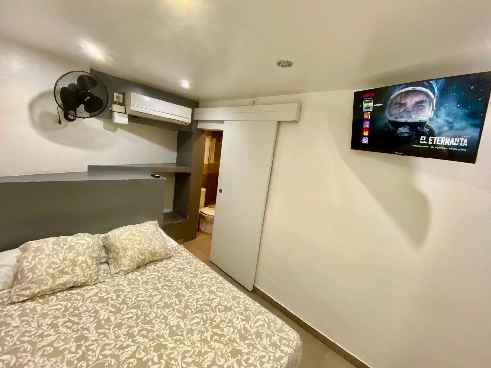 Suites Nuevas Con Bano Privado Frente Al Metro St Mwc Barcelona-Fira L'Hospitalet de Llobregat Eksteriør bilde