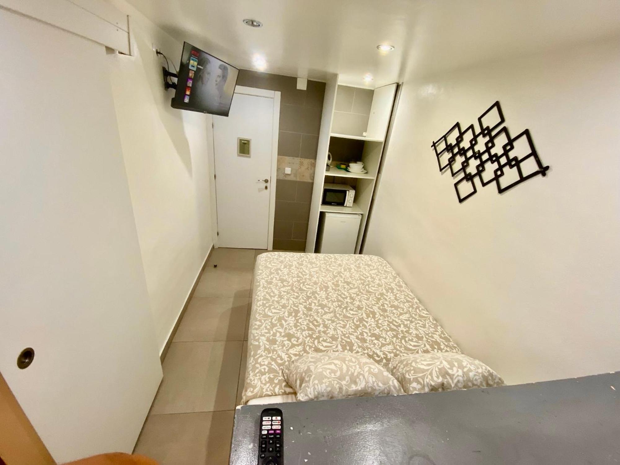 Suites Nuevas Con Bano Privado Frente Al Metro St Mwc Barcelona-Fira L'Hospitalet de Llobregat Eksteriør bilde