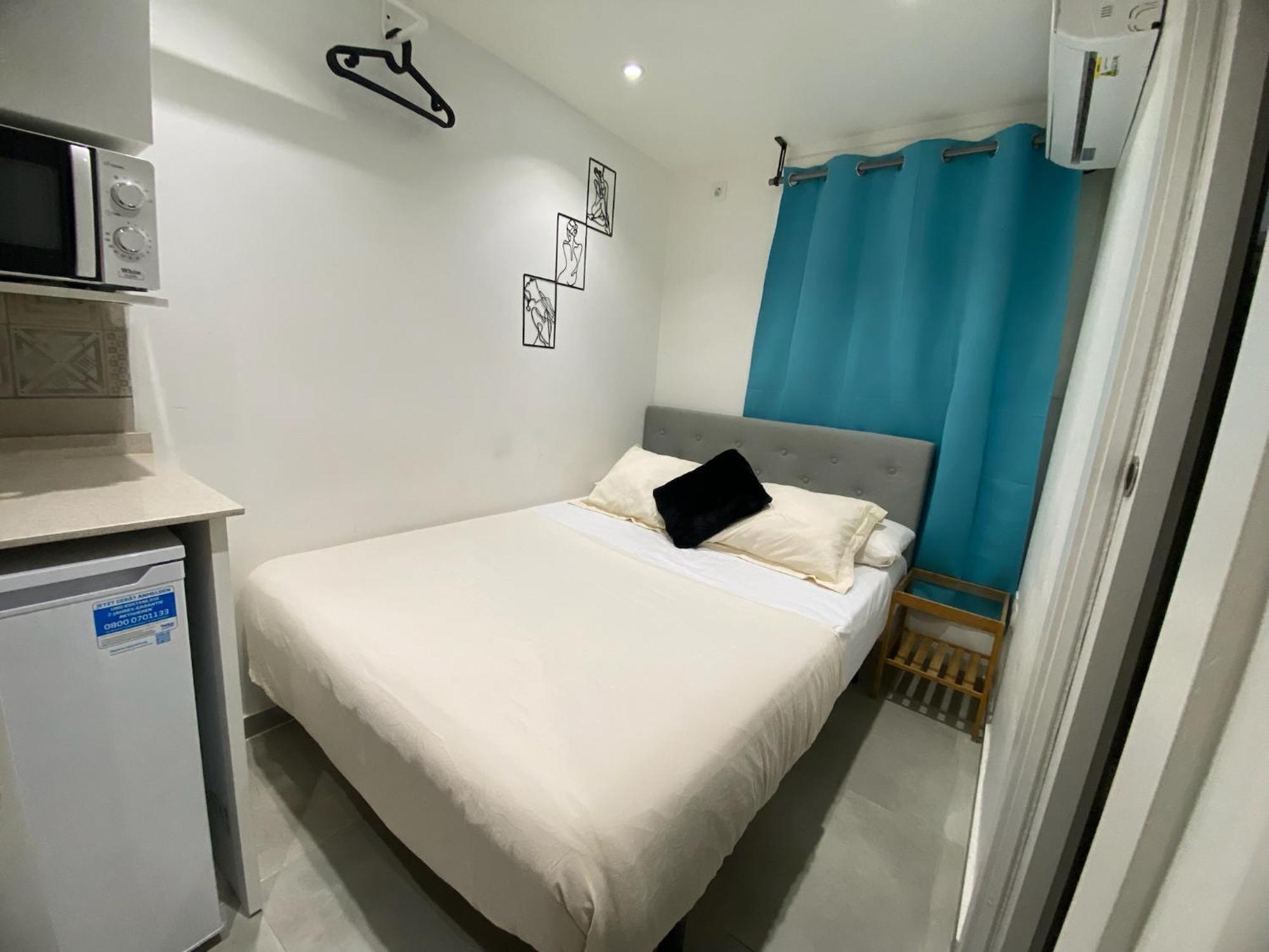 Suites Nuevas Con Bano Privado Frente Al Metro St Mwc Barcelona-Fira L'Hospitalet de Llobregat Eksteriør bilde
