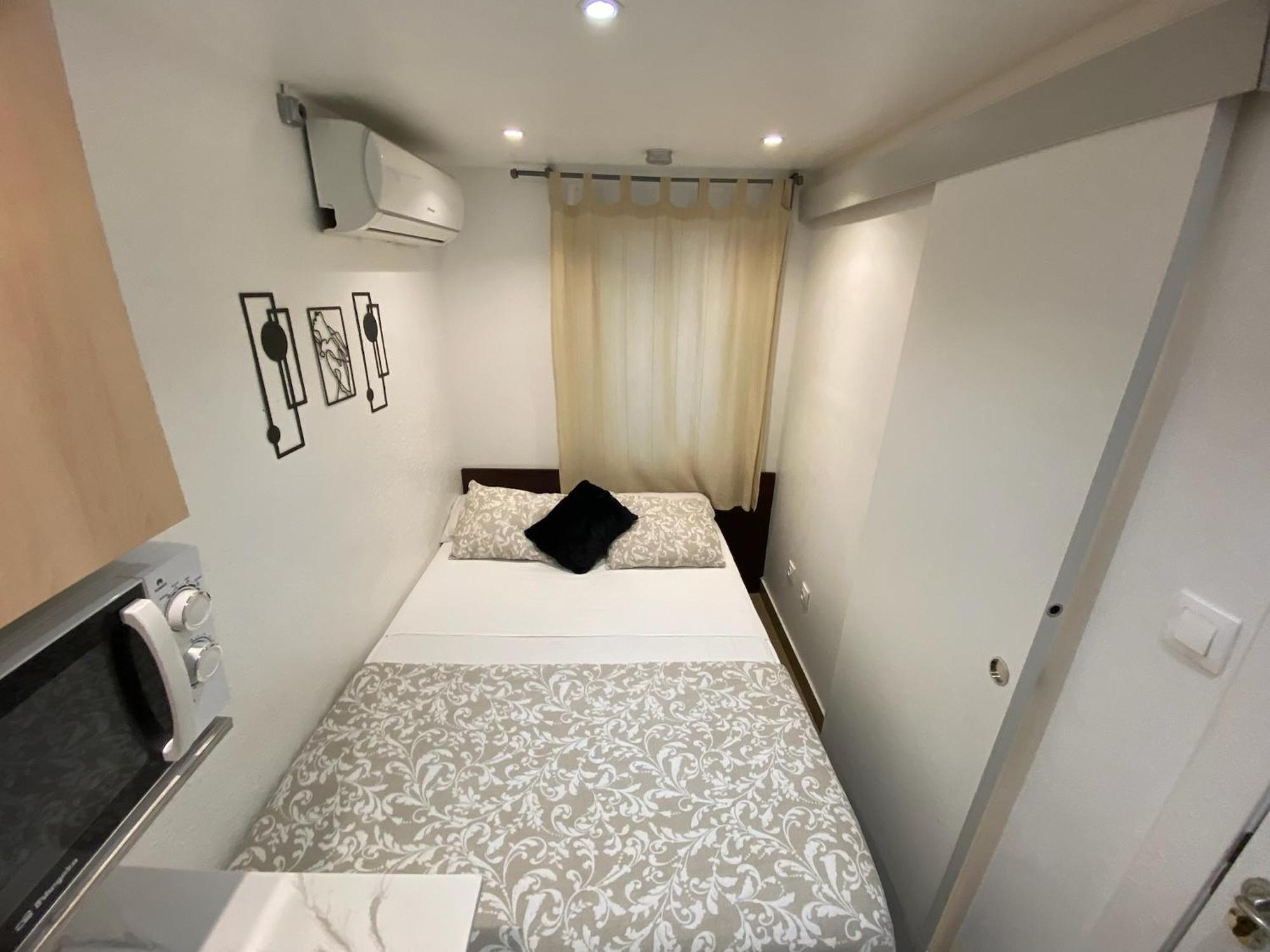 Suites Nuevas Con Bano Privado Frente Al Metro St Mwc Barcelona-Fira L'Hospitalet de Llobregat Eksteriør bilde