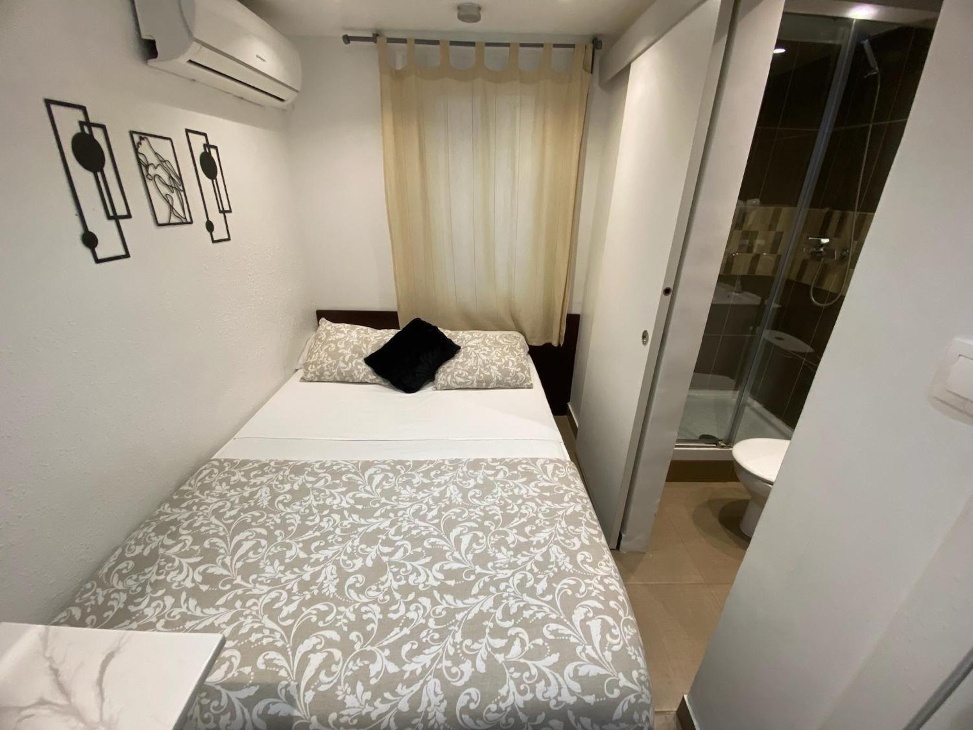 Suites Nuevas Con Bano Privado Frente Al Metro St Mwc Barcelona-Fira L'Hospitalet de Llobregat Eksteriør bilde