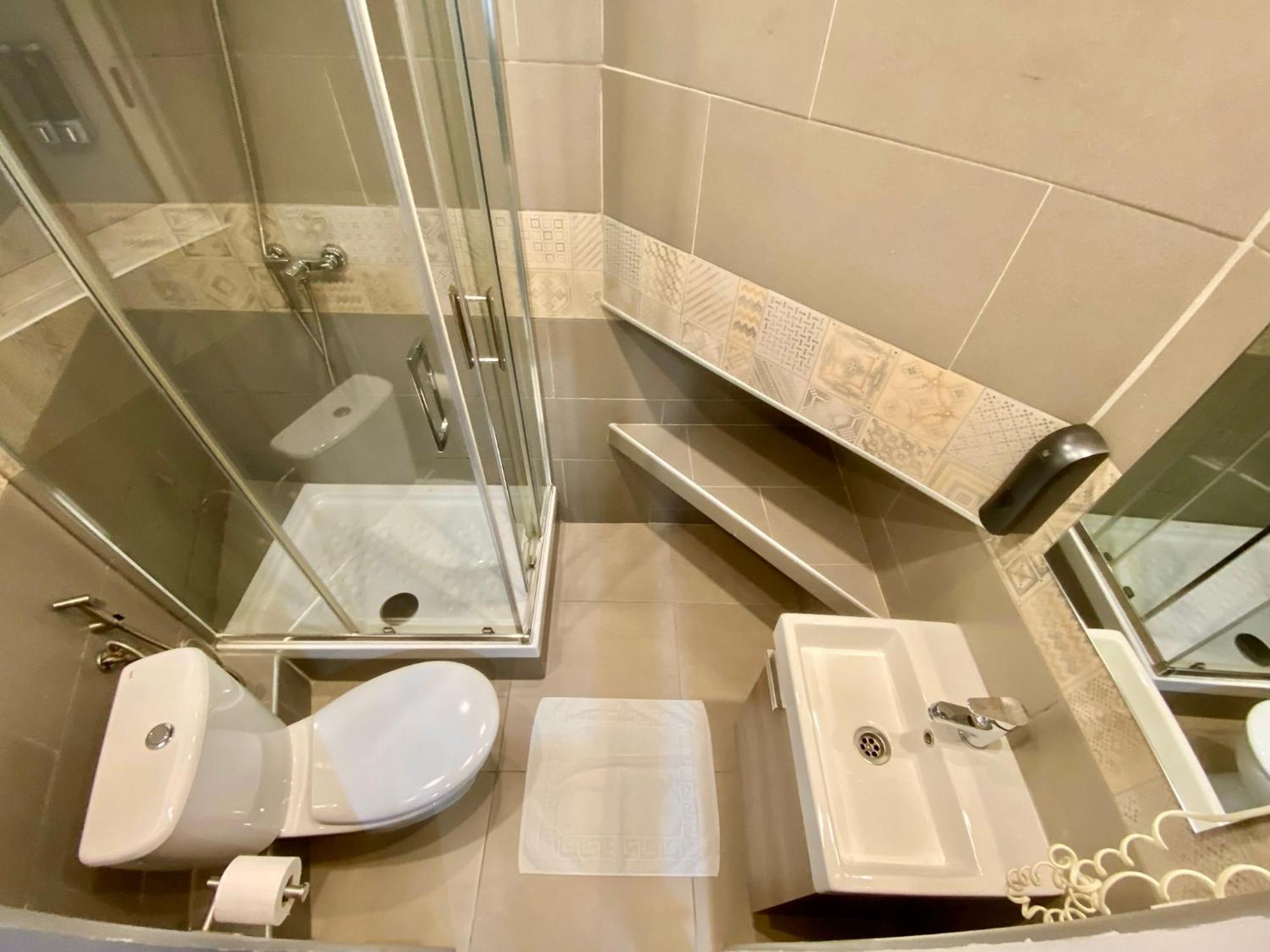 Suites Nuevas Con Bano Privado Frente Al Metro St Mwc Barcelona-Fira L'Hospitalet de Llobregat Eksteriør bilde